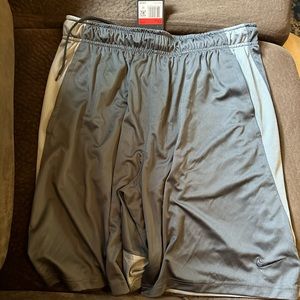 Nike men’s basketball shorts, Large